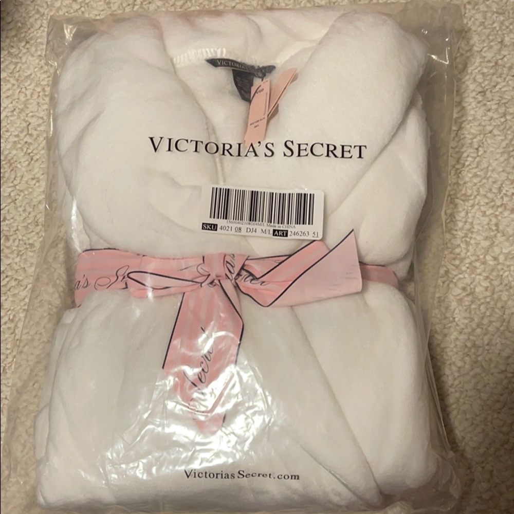 Victoria’s Secret plush short robe